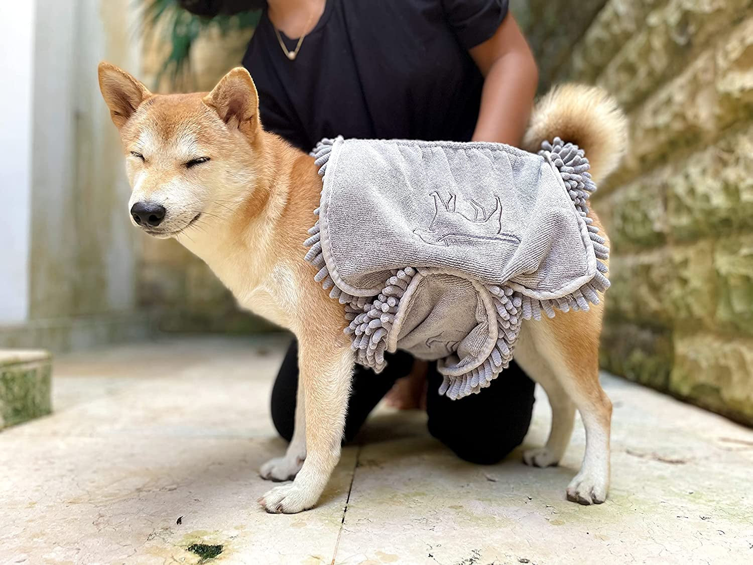 Quick Dry Towel for Dogs | Ultra Absorbent Microfiber Shammy | Extra Large 35X15 Size for All Breeds | Comfortable Hand Pockets | Indoor Outdoor Use | Durable Material | Machine Washable